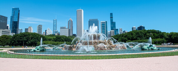 panoramic view of the famous buckingham fountain in grant park with the skyline of chicago