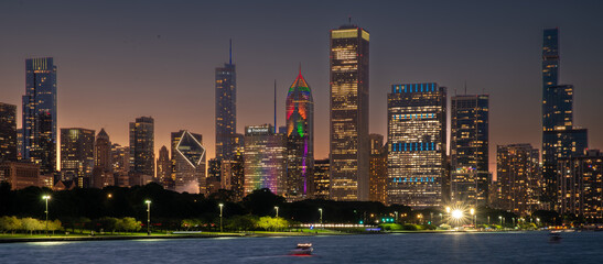 nightview of the chicago skyline at sunset