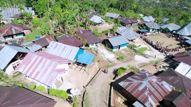 Un Village dans la Provin ce de Ruteng en Indon&eacute;sie en pleine c&eacute;r&eacute;monie traditionnel