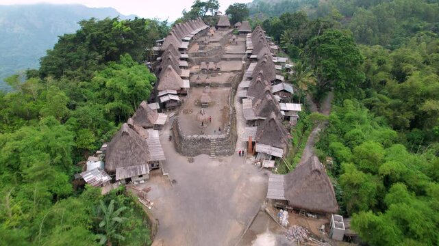 Village traditionnel de Bajawa vu du ciel, Flores, Indon&eacute;sie