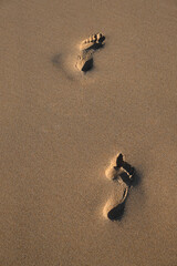 Des empreintes de pieds dans le sable à Sauzon, Belle-ïle-en-Mer, Morbihan, Finistère, France