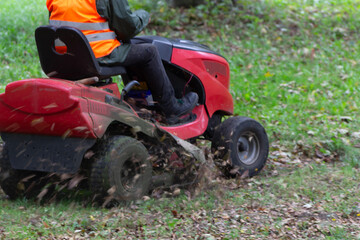 Obraz premium mowing the lawn