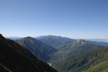 Landscape in autumn mountains @Kamikochi Japan / 秋晴れの空と上高地のパノラマ