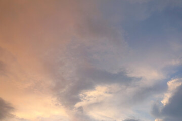 Obraz premium Picturesque view of blue sky with fluffy clouds