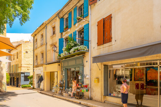 A picturesque street of shops and galleries in the historic medieval center of Saint-Remy de Provence, France.