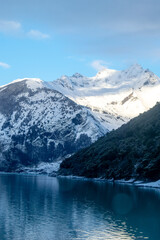 Obraz premium Majestic Perito Moreno Glacier in Argentine Patagonia during winter, showcasing stunning blue ice, snow-covered mountains, and pristine natural beauty.”