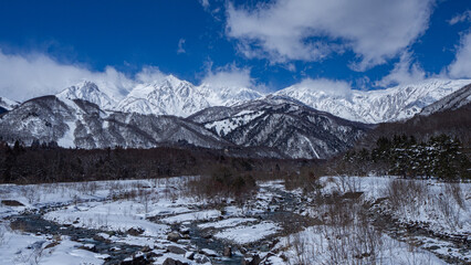 晴天の空と真冬の北アルプス　長野県白馬村