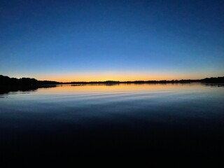 Obraz premium sunset over lake