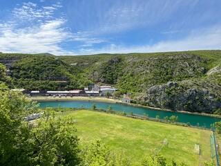 Zrmanja river and river valley with wooded shore (Obrovac, Croatia) - Fluss Zrmanja und Flusstal mit bewaldetem Ufer (Obrovac, Kroatien) - Rijeka Zrmanja i riječna dolina sa šumovitom obalom (Hrvatska © Mario