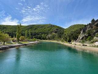 Zrmanja river and river valley with wooded shore (Obrovac, Croatia) - Fluss Zrmanja und Flusstal mit bewaldetem Ufer (Obrovac, Kroatien) - Rijeka Zrmanja i riječna dolina sa šumovitom obalom (Hrvatska © Mario