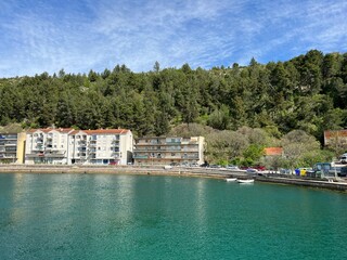 Zrmanja river and river valley with wooded shore (Obrovac, Croatia) - Fluss Zrmanja und Flusstal mit bewaldetem Ufer (Obrovac, Kroatien) - Rijeka Zrmanja i riječna dolina sa šumovitom obalom (Hrvatska © Mario