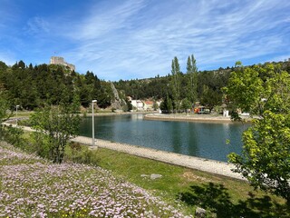 Zrmanja river and river valley with wooded shore (Obrovac, Croatia) - Fluss Zrmanja und Flusstal mit bewaldetem Ufer (Obrovac, Kroatien) - Rijeka Zrmanja i riječna dolina sa šumovitom obalom (Hrvatska © Mario