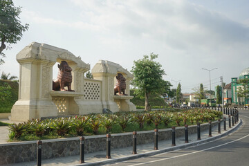 small garden with two lion statues in the middle