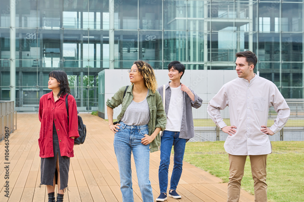 Poster 大学生、学生、グループ、グローバル、多国籍、留学、語学、ワーキングホリデー、留学生、Z世代、外国人、日本人、キャンパス、大学、カジュアル、ビジネス、チームワーク、仲間、友達、笑顔、若者、元気、校舎、オフィス、屋外、喜ぶ、楽しい、黒人、白人、ベンチャー、スタートアップ、起業、企業、英会話、海外、男性、女性、スクールライフ、学校、教育、コピースペース、インターナショナル、クラスメート、20代、学習、勉