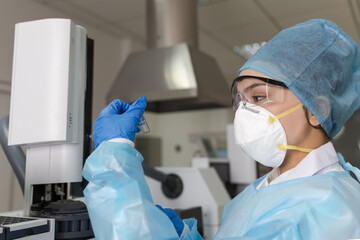 Female scientist looking at the scientific sample in the laboratory