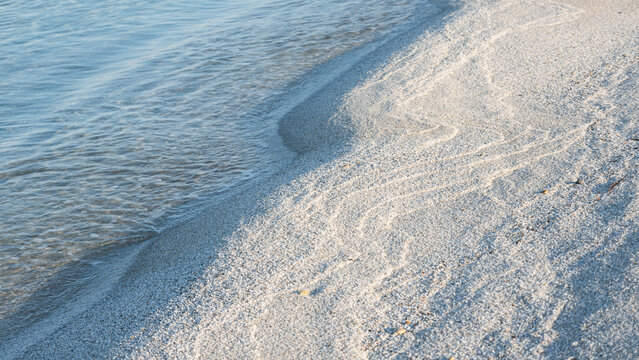 Beach of white quartz grains, like grains of rice, Arutas Beach