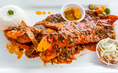 Cari pimenté de poisson rouge, spécialité culinaire mauricienne 