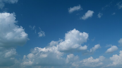 Obraz premium Beautiful blue sky with clouds background. White clouds nature background. Timelapse.