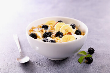 bowl of muesli and fruits