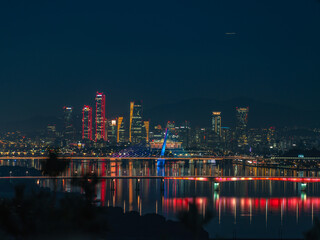 Fototapeta premium city skyline at night