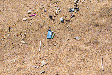 Plastikmüll am Strand in Portugal