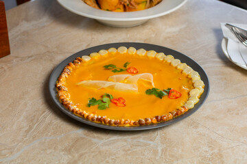 Tiradito de pescado en crema de ají amarillo