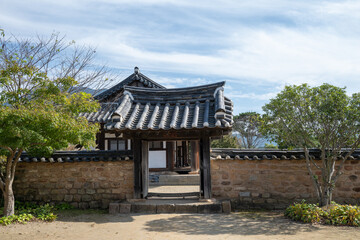 Naklejka premium Korean Traditional House Scenery in Autumn