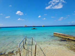 Fototapeta premium Clear blue ocean