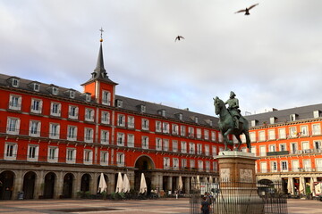 Fototapeta premium plaza mayor in madrid, spain