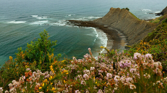 Bays Basque Espagnol, randonn&eacute;e c&ocirc;ti&egrave;re flysch plage de Sakoneta