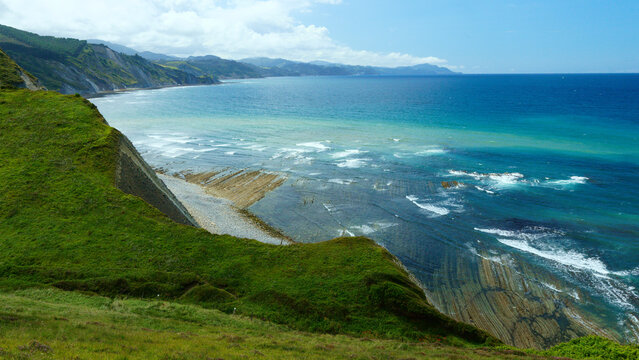 Bays Basque Espagnol, randonn&eacute;e c&ocirc;ti&egrave;re flysch pr&egrave;s de Zumaia