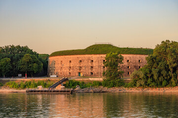 Komarom mit Monostor-Festung