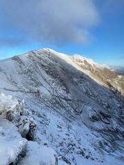 Obraz premium Snowdon: the highest mountain in Wales, stands at 1,085 meters (3,560 feet) in Snowdonia National Park.