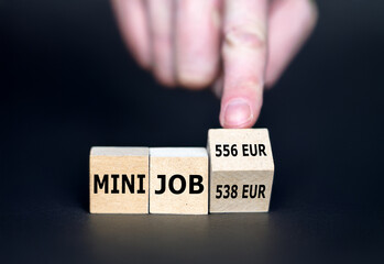 Symbol für die Anhebung der Einkommensgrenze für steuerfreie „Minijobs“ in Deutschland von...