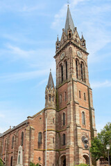 Obraz premium Eglise Saint-Étienne de Dambach-la-Ville, reconstruite en 1865 dans le style néo-roman après avoir été détruite par un incendie en 1862.