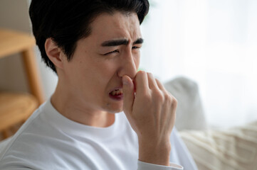 臭いを気にする男性