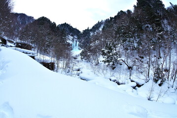 岐阜県の高山市奥飛騨温泉郷にある平湯大滝