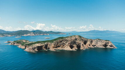 Obraz premium view of the sea and mountains