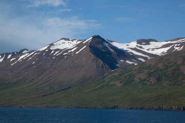 Fototapeta premium Iceland's mountains with snow at the ocean