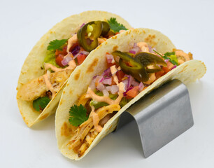 Tacos mexicanos de pollo y verduras