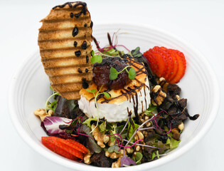 Ensalada gourmet con queso de cabra