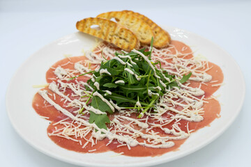 Plato de carpaccio de ternera de calidad sublime