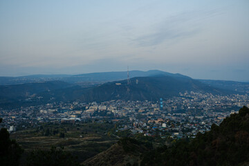 Obraz premium Tbilisi, Georgia - October 20 2024: Cityscape of Tbilisi under Mount Mtatsminda