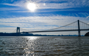 Obraz premium View of the river and the metal George Washington Bridge, New York USA