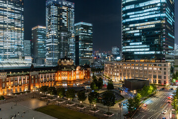 Fototapeta premium 東京の駅と丸の内の夜景/Tokyo station and Marunouchi night view