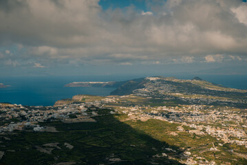 Obraz premium Sunrise Wildflowers on Santorini island, greece