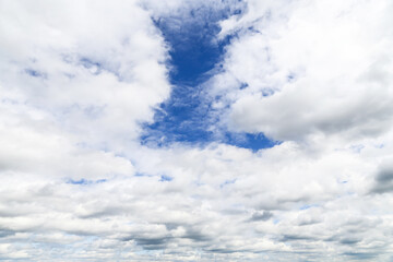 Obraz premium Many beautiful white fluffy cumulus light clouds in sunlight against blue cloudy sky background texture