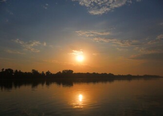 tramonto sul fiume po'