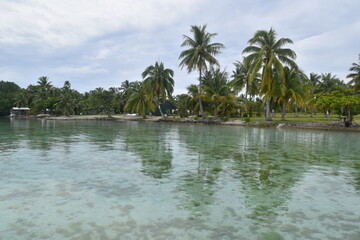 Obraz premium The tropical white sand beaches of Bora Bora in French Polynesia