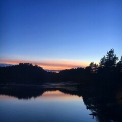 Obraz premium sunset over lake